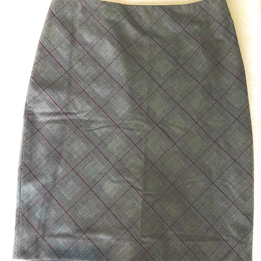 Pencil skirt gray and burgundy plaid size 6